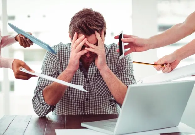 hoi-chung-banh-mi-nuong-va-cac-rui-ro-khi-lam-viec-qua-suc