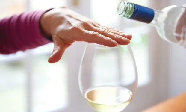 dung-dua-vao-ruou-bia-neu-khong-ngu-duoc-cac-bac-si-tam-ly-canh-bao-co-nguy-co-mac-benh-than-kinh